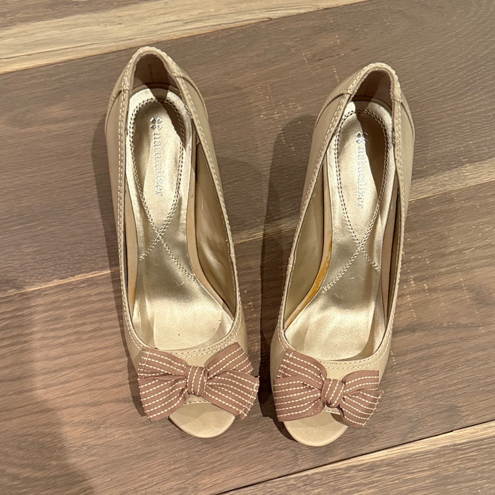 Naturalizer Beige Peep-Toe Heels with Bow